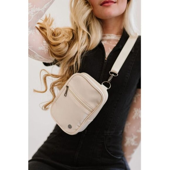 Modern+Chic Small Crossbody Bag With Adjustable Strap - Picture 16 of 16